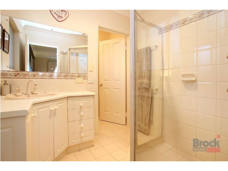 4 The Oaks Parade, Aberfoyle Park SA 5159