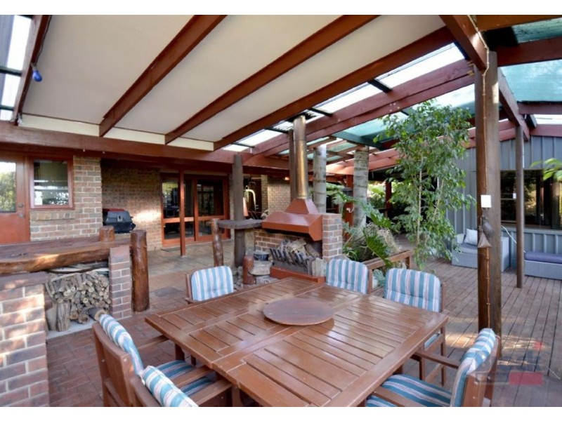 22 Crossing Road, Aberfoyle Park SA 5159