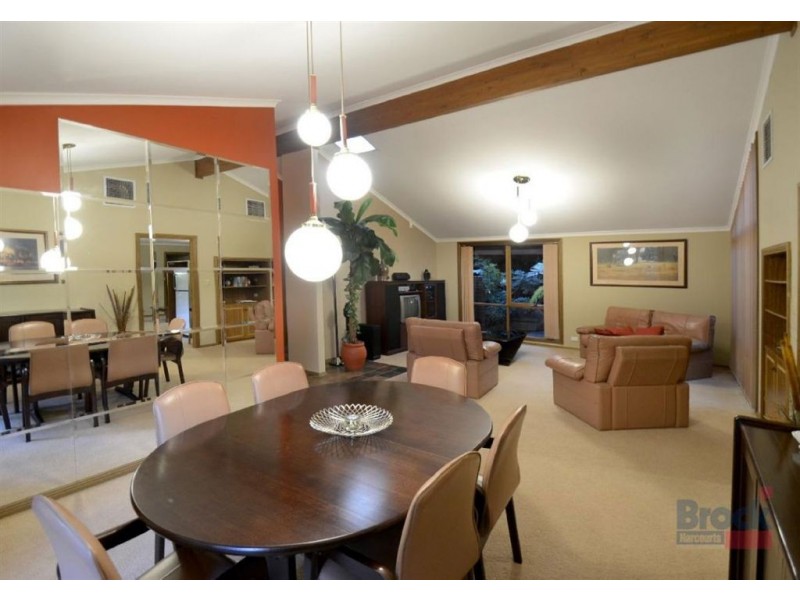 22 Crossing Road, Aberfoyle Park SA 5159