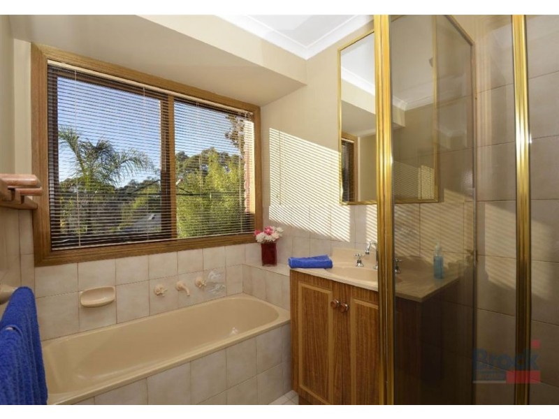 22 Crossing Road, Aberfoyle Park SA 5159