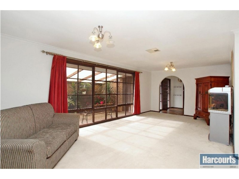 22 Tania Drive, Aberfoyle Park SA 5159