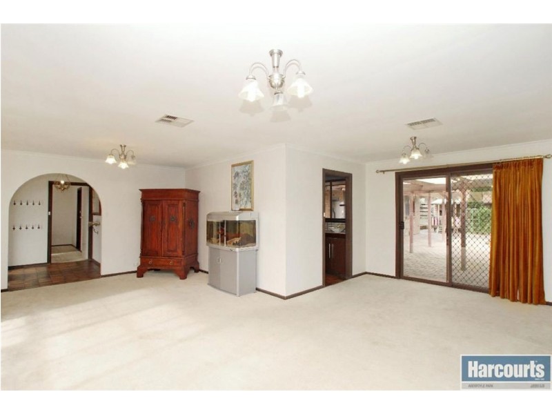 22 Tania Drive, Aberfoyle Park SA 5159