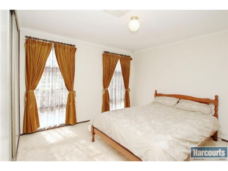 22 Tania Drive, Aberfoyle Park SA 5159