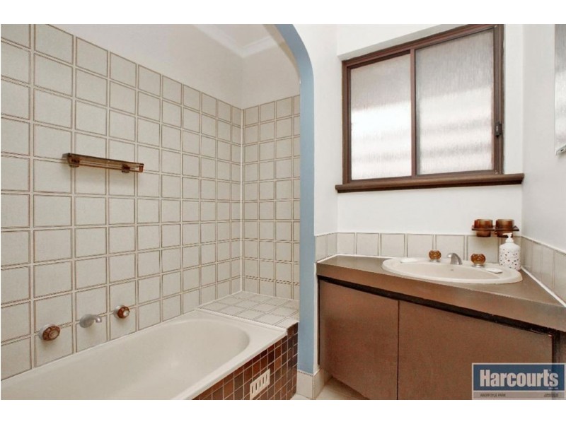 22 Tania Drive, Aberfoyle Park SA 5159