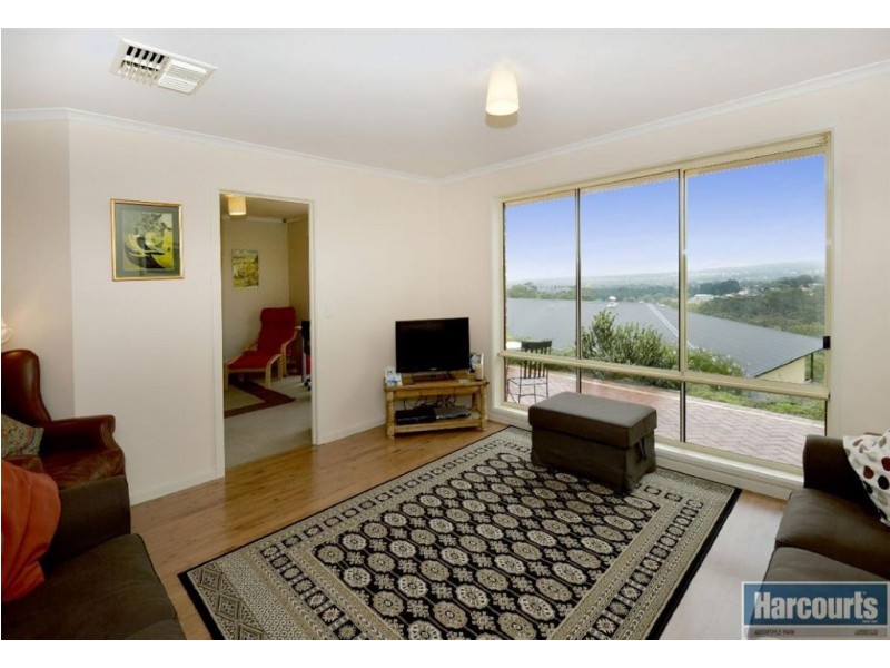 19 Gleneagles Road, Aberfoyle Park SA 5159