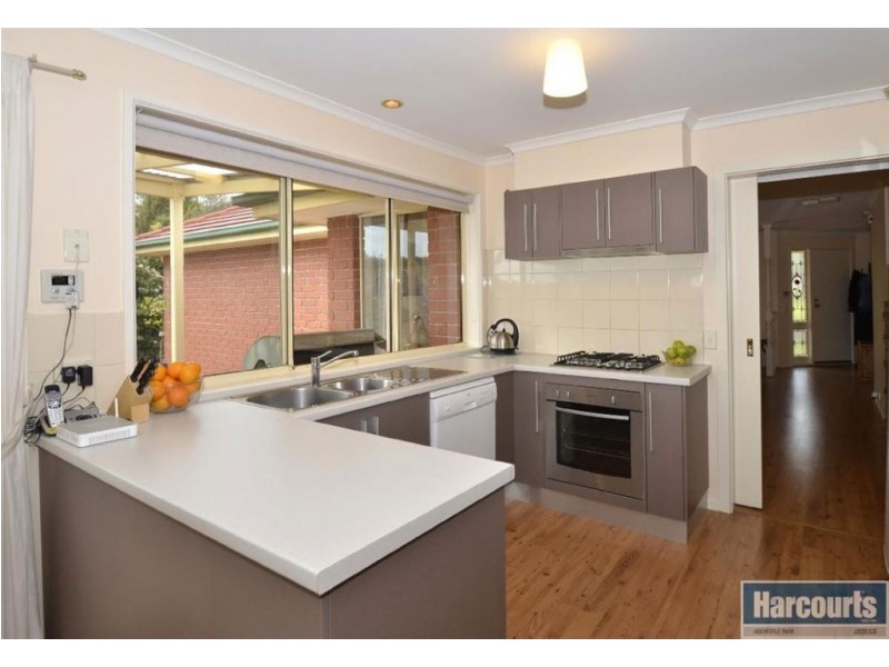 19 Gleneagles Road, Aberfoyle Park SA 5159