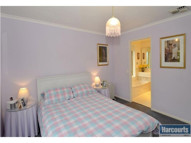 19 Gleneagles Road, Aberfoyle Park SA 5159