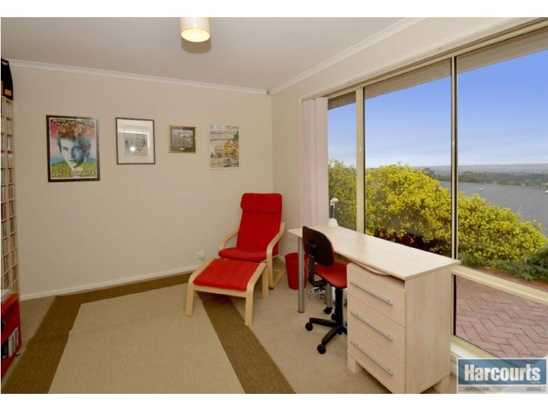 19 Gleneagles Road, Aberfoyle Park SA 5159