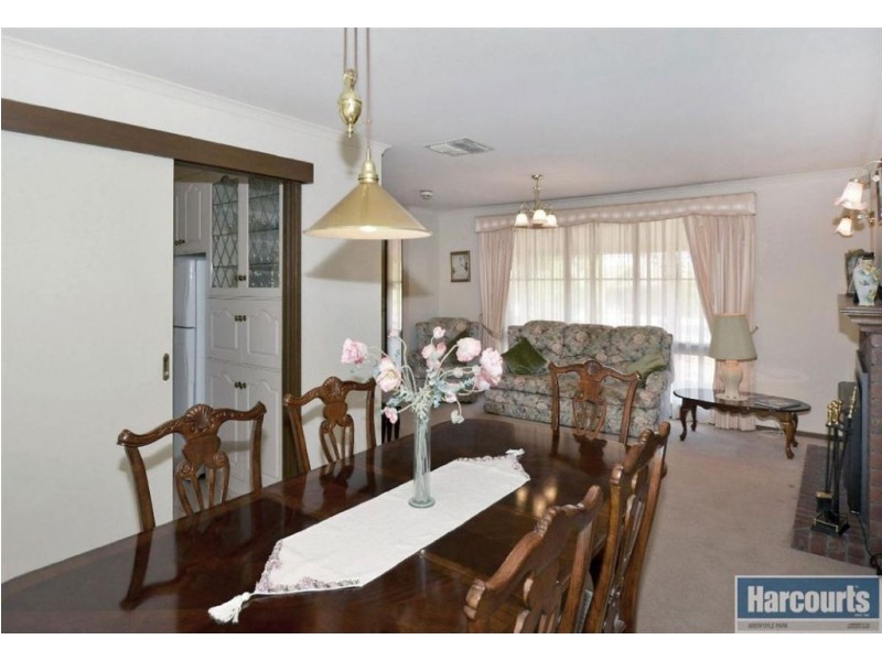 18 Panorama Drive, Aberfoyle Park SA 5159