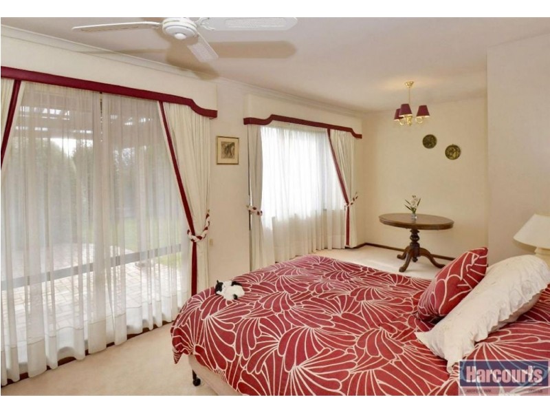 18 Panorama Drive, Aberfoyle Park SA 5159