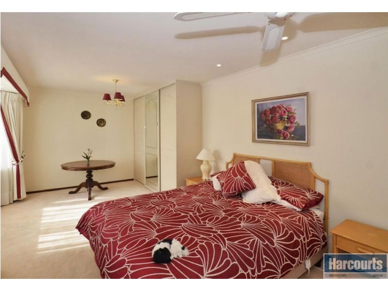 18 Panorama Drive, Aberfoyle Park SA 5159