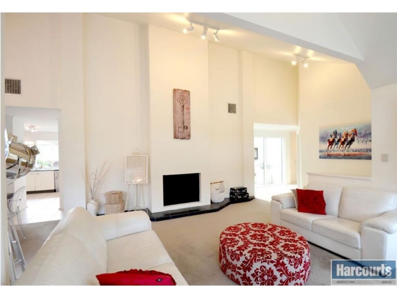 12 Heatherwood Drive, Aberfoyle Park SA 5159