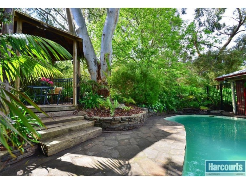 30 Horseshoe Drive, Aberfoyle Park SA 5159