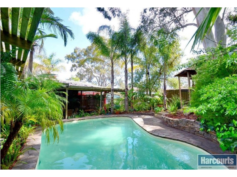 30 Horseshoe Drive, Aberfoyle Park SA 5159