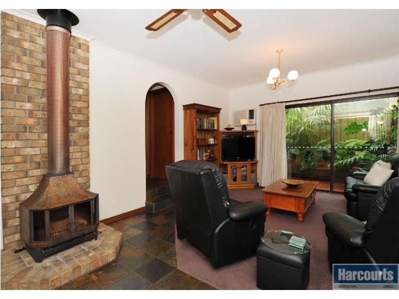 30 Horseshoe Drive, Aberfoyle Park SA 5159