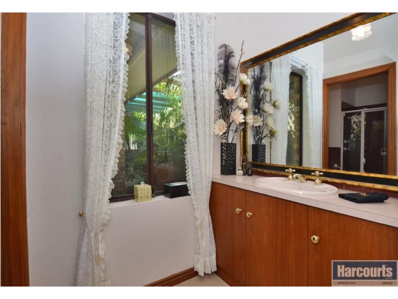 30 Horseshoe Drive, Aberfoyle Park SA 5159