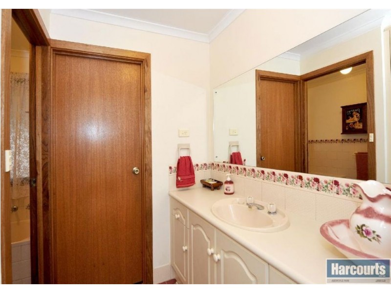 9 Riddoch Crescent, Woodcroft SA 5162