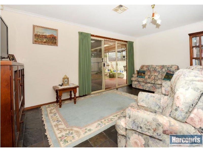 9 Riddoch Crescent, Woodcroft SA 5162