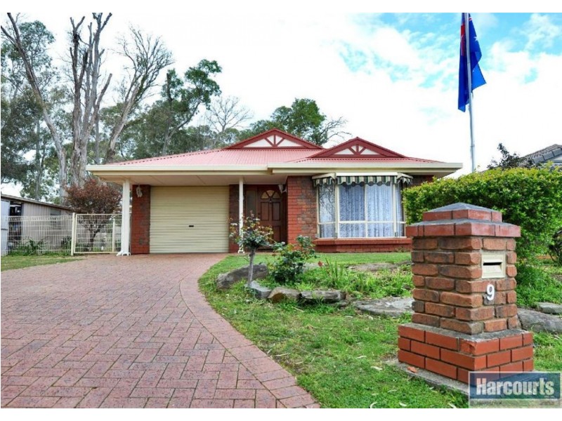 9 Riddoch Crescent, Woodcroft SA 5162