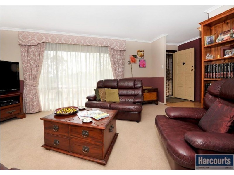 50 Oakridge Road, Aberfoyle Park SA 5159