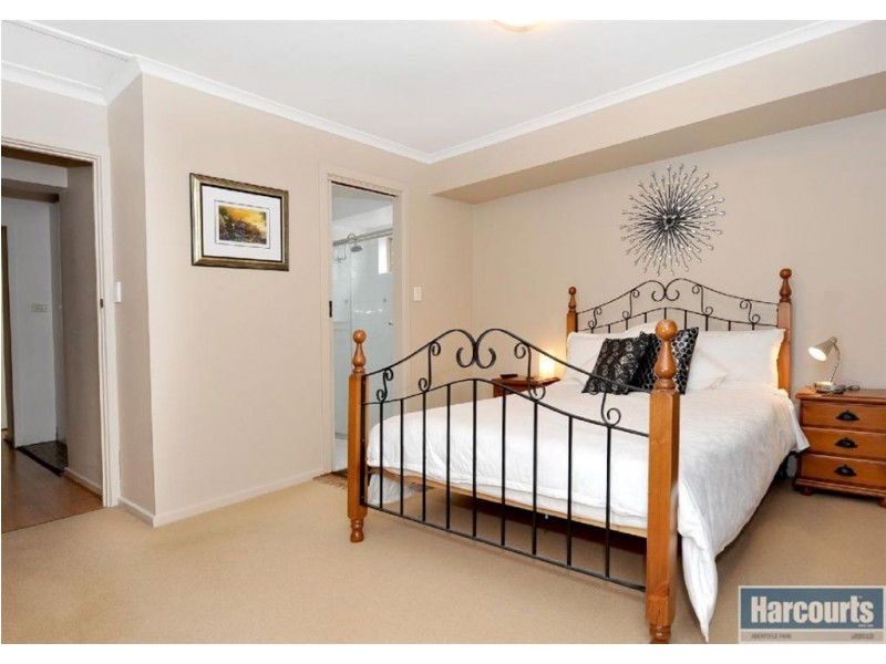 50 Oakridge Road, Aberfoyle Park SA 5159