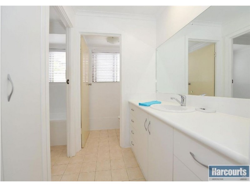 50 Oakridge Road, Aberfoyle Park SA 5159