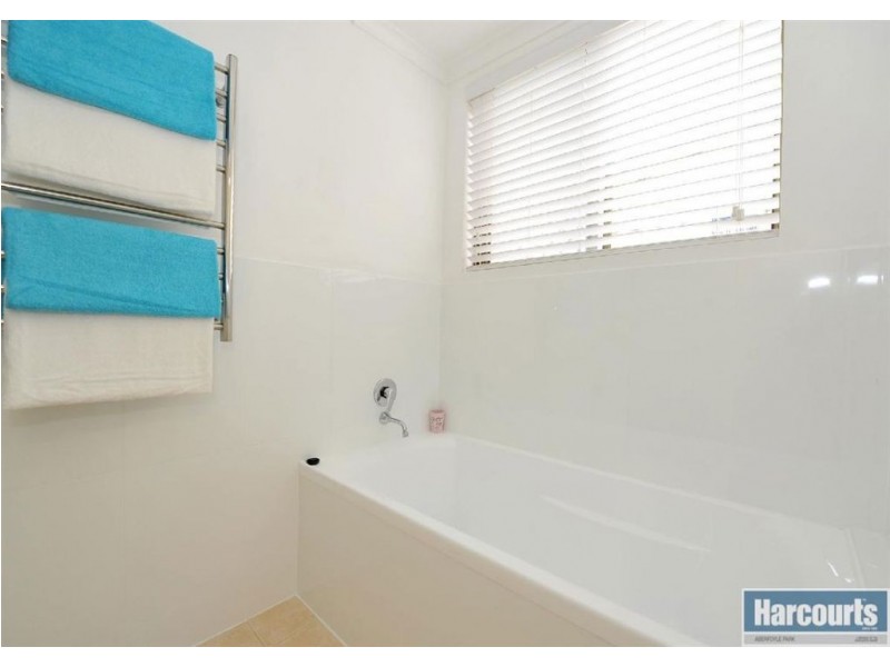 50 Oakridge Road, Aberfoyle Park SA 5159