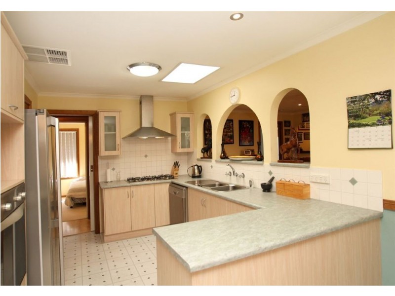 40 Lynlee Crescent, Huntfield Heights SA 5163