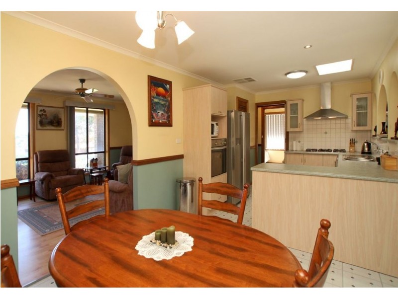 40 Lynlee Crescent, Huntfield Heights SA 5163