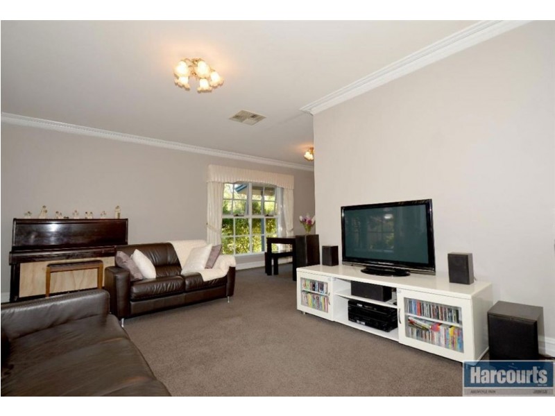 37 Dunalbyn Drive, Aberfoyle Park SA 5159