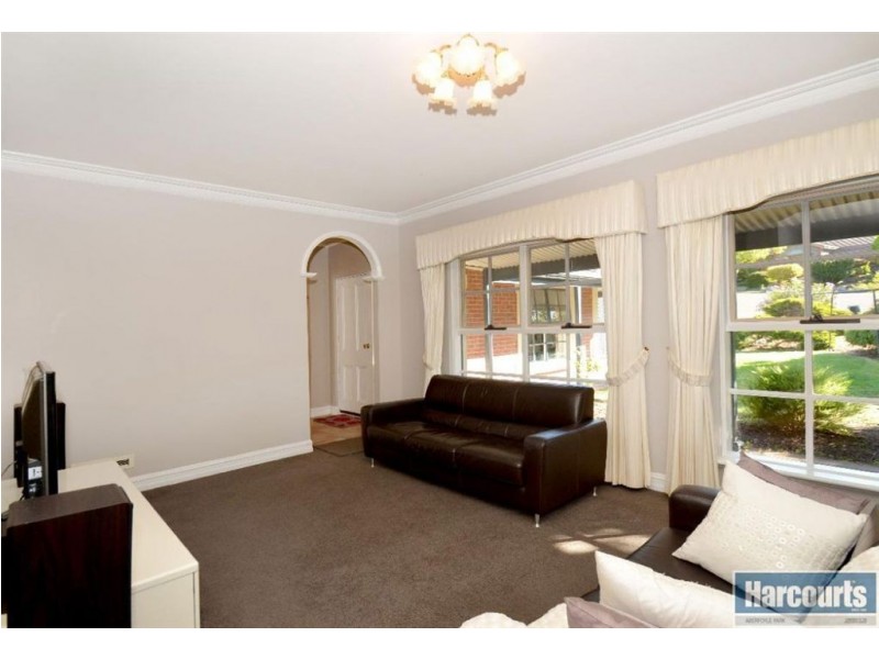 37 Dunalbyn Drive, Aberfoyle Park SA 5159