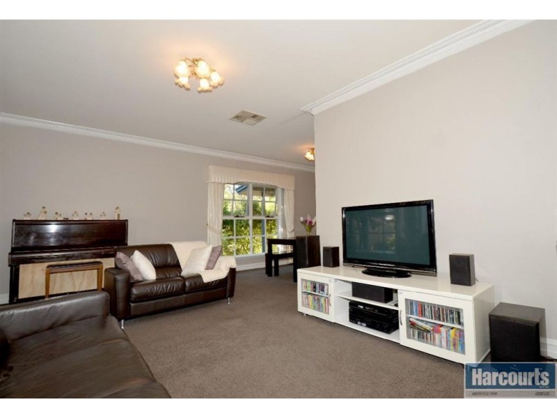 37 Dunalbyn Drive, Aberfoyle Park SA 5159
