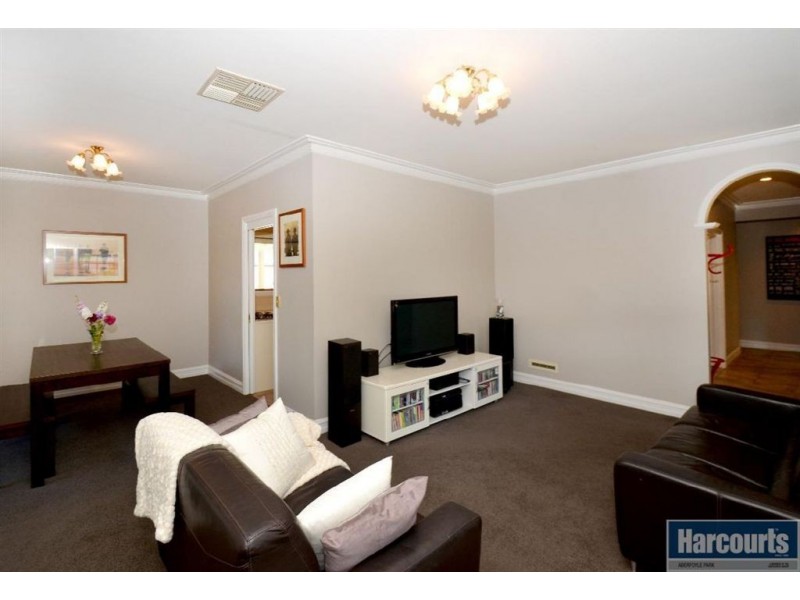 37 Dunalbyn Drive, Aberfoyle Park SA 5159