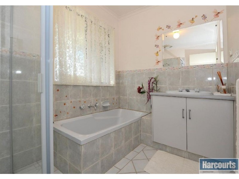 23 Dorrien Avenue, Woodcroft SA 5162