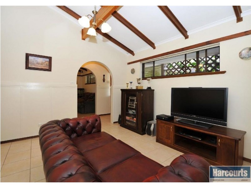 217 Black Road, Flagstaff Hill SA 5159