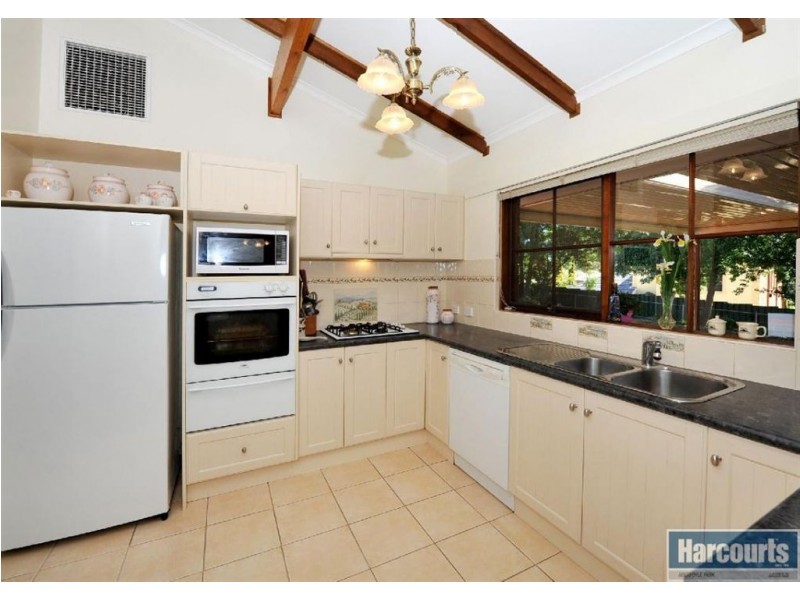 217 Black Road, Flagstaff Hill SA 5159