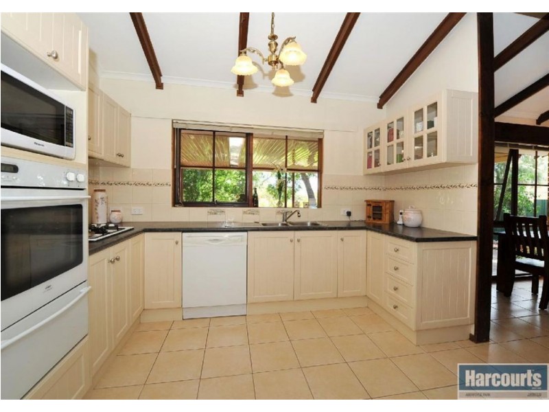 217 Black Road, Flagstaff Hill SA 5159