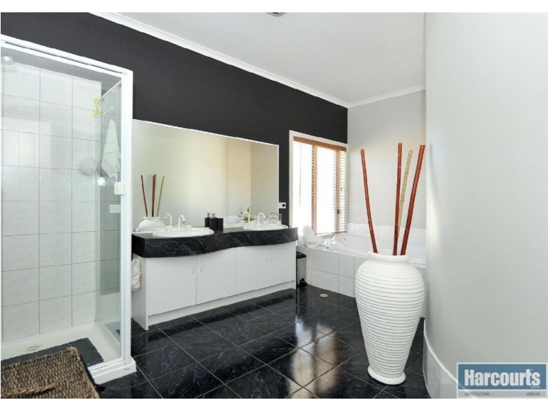99 Glendale Avenue, Flagstaff Hill SA 5159