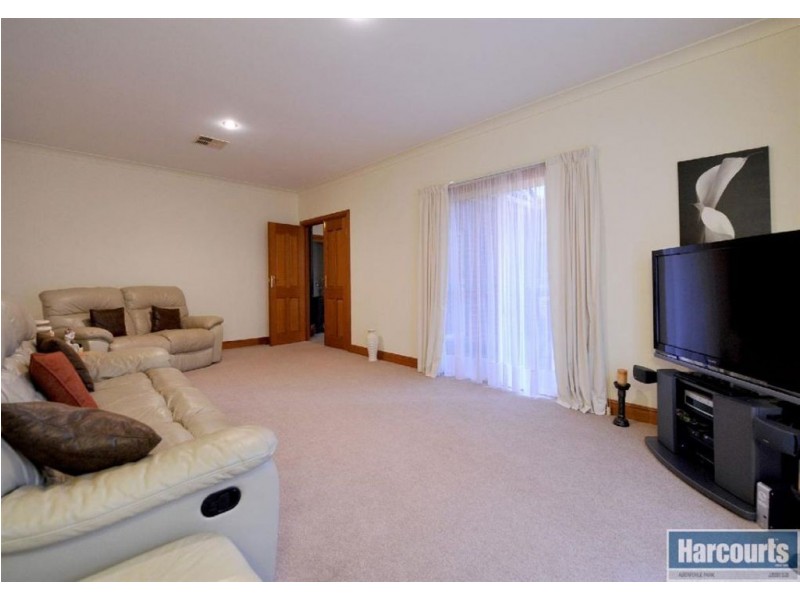 16 Rosella Close, Flagstaff Hill SA 5159