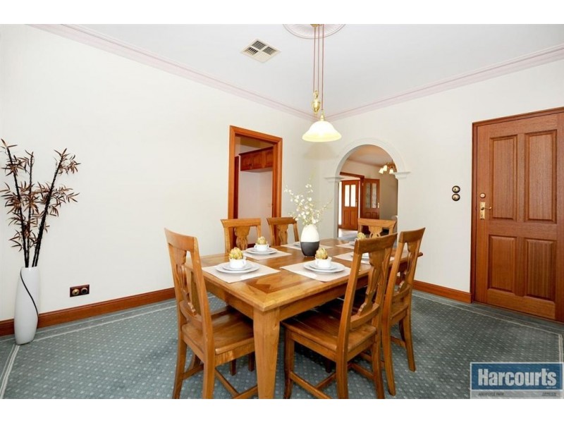 16 Rosella Close, Flagstaff Hill SA 5159