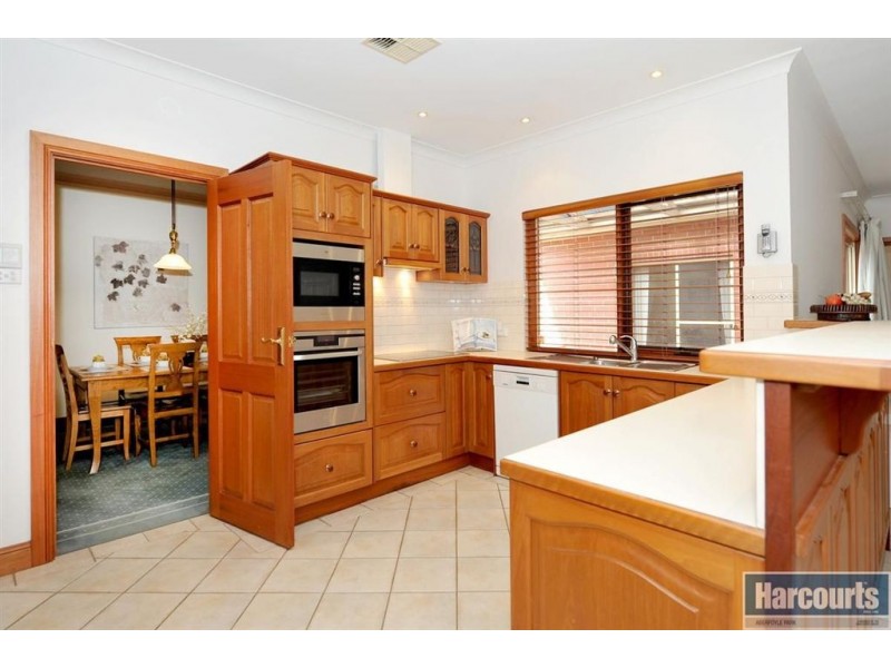 16 Rosella Close, Flagstaff Hill SA 5159