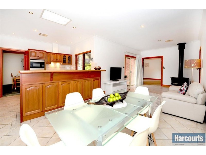 16 Rosella Close, Flagstaff Hill SA 5159