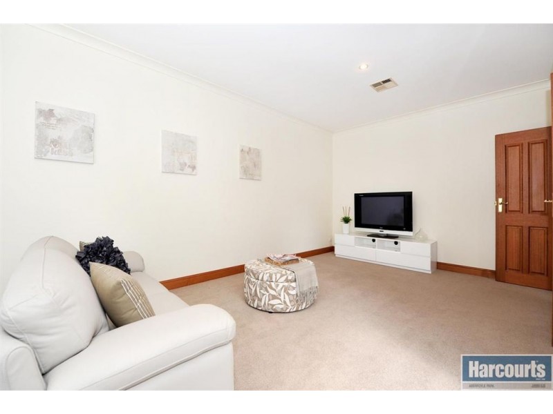 16 Rosella Close, Flagstaff Hill SA 5159