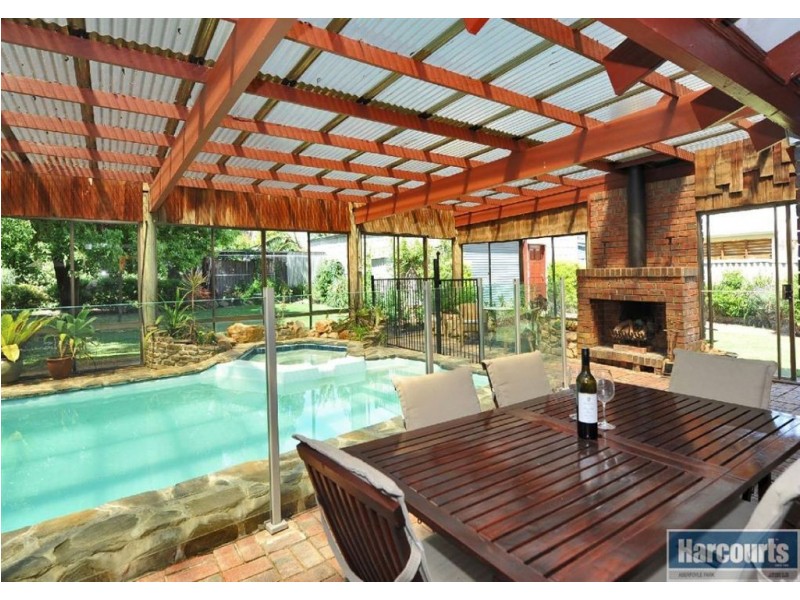 18 Canberra Drive, Aberfoyle Park SA 5159