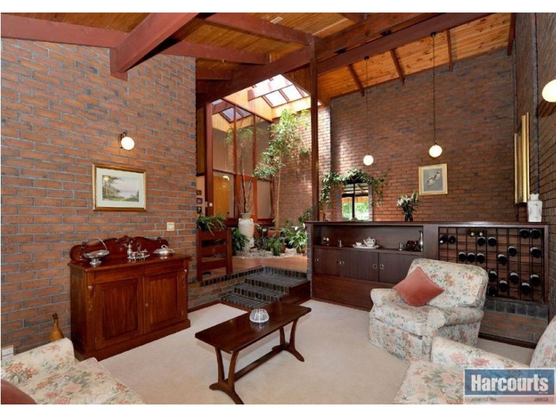 18 Canberra Drive, Aberfoyle Park SA 5159