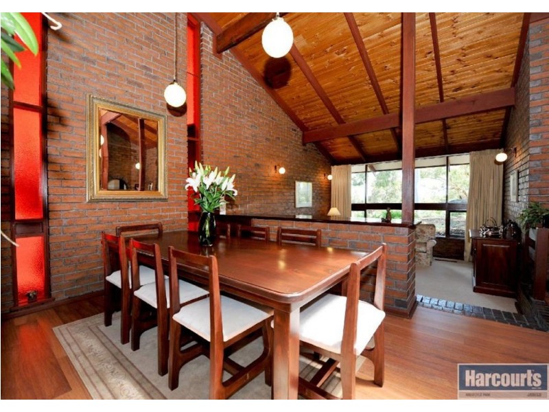 18 Canberra Drive, Aberfoyle Park SA 5159