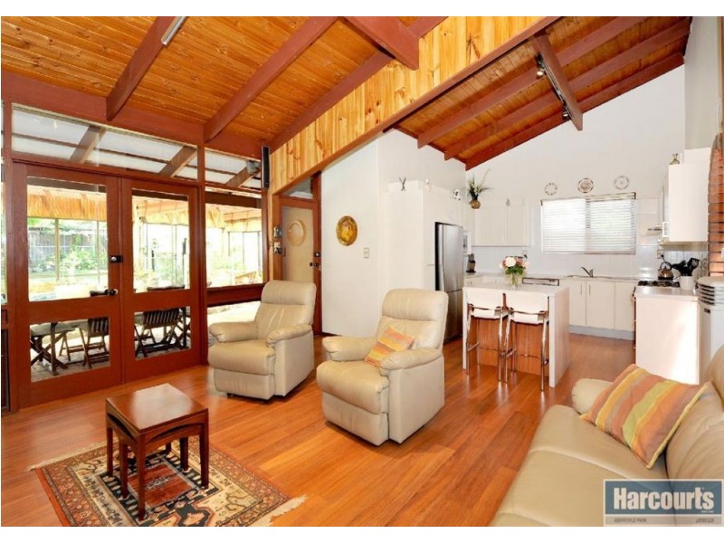 18 Canberra Drive, Aberfoyle Park SA 5159