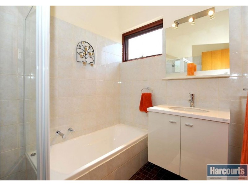 18 Canberra Drive, Aberfoyle Park SA 5159