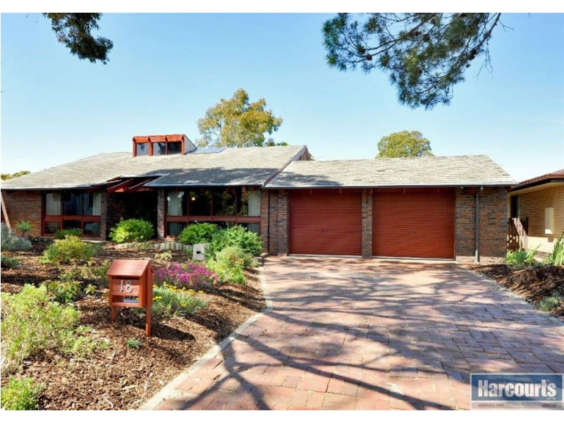 18 Canberra Drive, Aberfoyle Park SA 5159