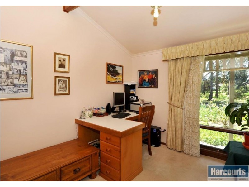 33 Brook Drive, Aberfoyle Park SA 5159